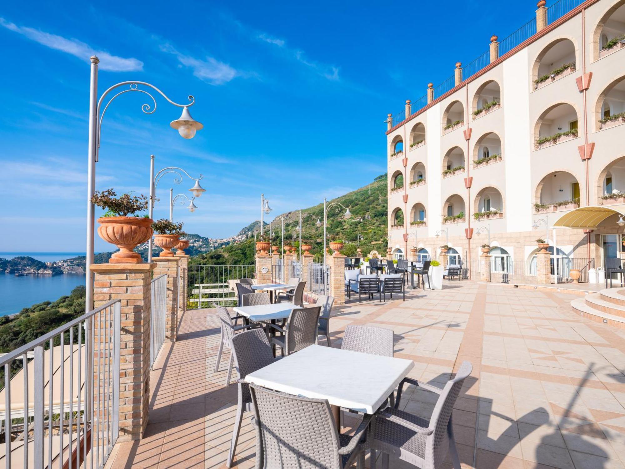 Hotel Olimpo Le Terrazze Letojanni Ngoại thất bức ảnh